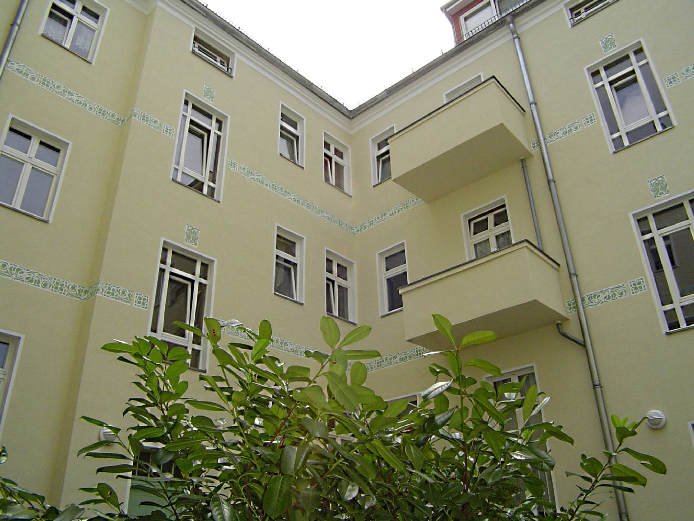 Fassadenmalerei, Deckenmalerei, Marmorimitation, Marmorierung, Kalkspachtel, Spachteltechnik, Schablonentechnik, Jugendstil  Treppenhaus, Treppenhaus Berlin, Gründerzeit Treppenhaus Berlin, Malerarbeiten Berlin, Maler Berlin, Restaurierung Berlin, Schablonen, Lasur, Lasuren, Kreuzberg, Prenzlauer Berg, Charlottenburg